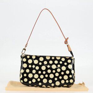 LOUIS VUITTON Vernis Yayoi Kusama Pochette Accessoires Black M91427 Auth 126419V